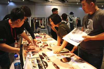 中研首届“韩衣馆show room”盛大开幕，引领服装零售新风向