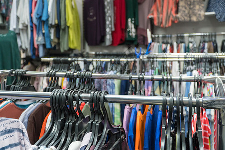 霓裳风云 民国服饰的审美流变与现代服装零售的融合